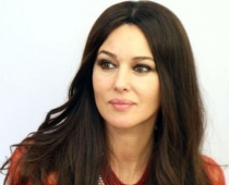 Monika Beluči stāvoklī?