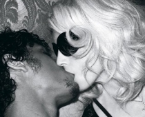 Madonna izšķīrusies no sava mīļākā