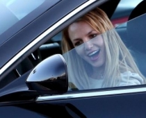 Britnija Spīrsa iegādājusies Maseratti GT (paparaci FOTO)