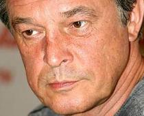 Ivars Kalniņš iesit sievietei, kas vēlējās viņu nofotografēt
