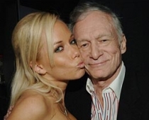 Playboy boss nespēj apmierināt sievieti; viņa sievietēm jāmeklē mīļākie