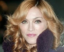 Mērsijas bioloģiskais tēvs nevēlas atdot meitu amorālajai Madonnai