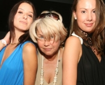 FOGELE grib saņemt procentus no PORNOfilmām, kurās filmējas miss konkursantes
