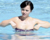 Kristīna Riči bikini (paparaci FOTO)