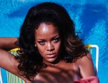 Tas nu ir noticis! Nopludināti Rihannas selfiji - kailfoto! Rihanna pilnīgi kaila