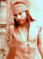 "Guns n' Roses" līderis Aksels Rouzs Zviedrijā apcietināts par kautiņu