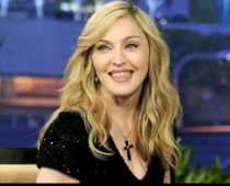 Madonna koncerta laikā Stambulā parādījusi savu kailo krūti FOTO