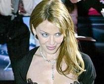 Kailijas Minogas fotosesija no paparaci skatu punkta