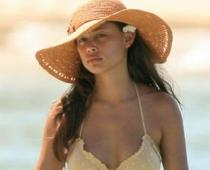 Nika Lačija mīļotā - Vanesa Minillo bikini