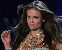 «Victoria's Secret» modele pārpērk Latvijas alkohola biznesu