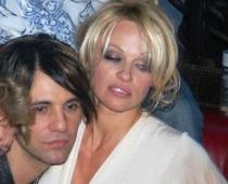Pamela Andersone Lasvegasas tusiņā manīta salietojusies kokaīnu