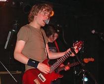 "The Mundane" solists pameta draudzeni dzemdību dienā?