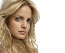 Mena Suvari TOPLESS