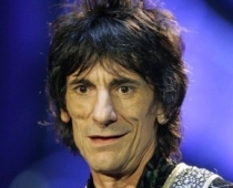 "The Rolling Stones" ģitārists Ronijs Vuds nonācis rehabilitācijas klīnikā
