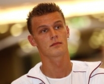 Biedriņš sev meiteni "nocopē" essītī