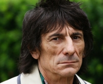 Paparaci fotogrāfija Rolling Stones ģitāristam var izmaksāt $100 miljonus FOTO