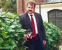 Rīgas domes deputātam Agnim Kalnkaziņam jauna mīļākā?