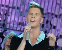 Jenny MAY sakašķējas ar konkursantu no Austrijas