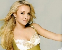 Haidena Panetīra, Parisa Hiltone un Mileja Sairusa bikini FOTOREPORTĀŽA